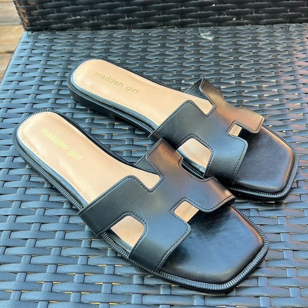 NEW MADDEN GIRL SANDALS 🖤